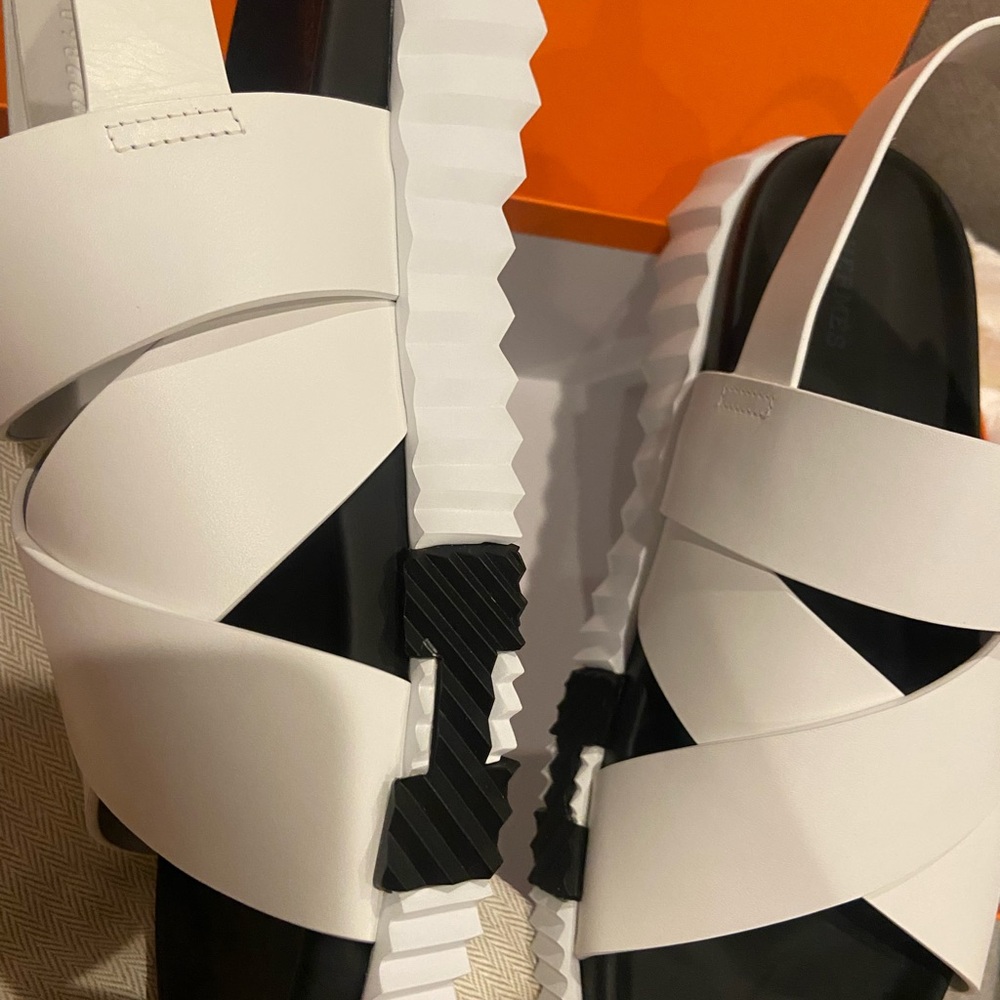 NEW Hermes Electric White and Black Leather H Sandals - Picture 7 of 15
